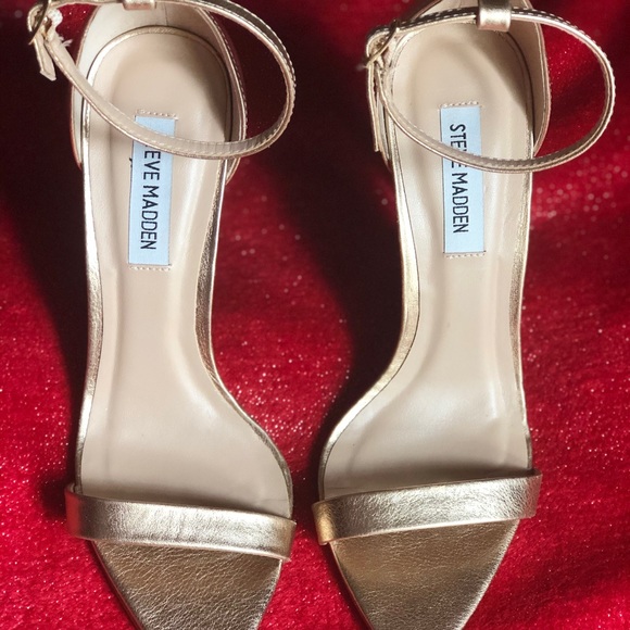 Steve Madden sandals. Metallic heels. Like new. - Picture 5 of 13